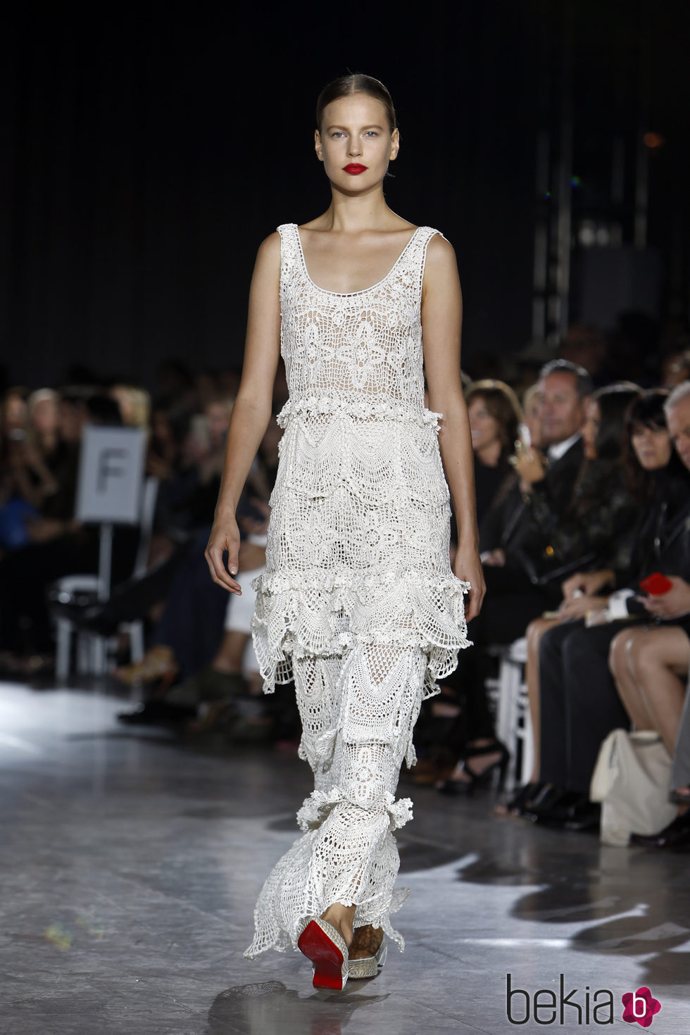 Vestido blanco de puntillas de la colección de primavera-verano 2016 de Zac Posen de Nueva York Fashion Week