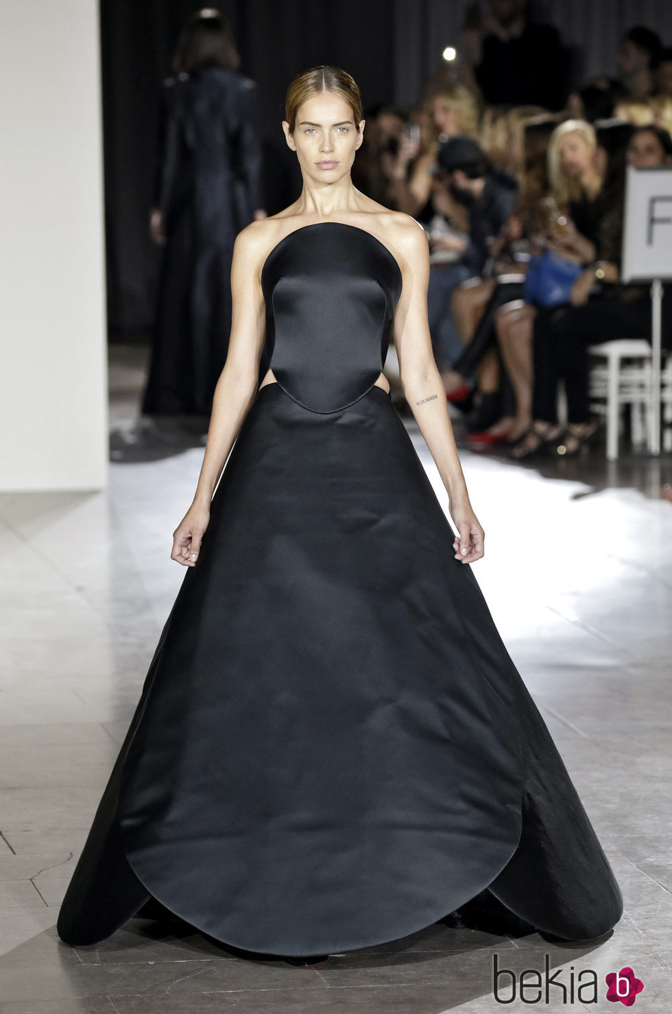 Vestido negro largo de la colección de primavera/verano 2016 de Zac Posen en Nueva York Fashion Week