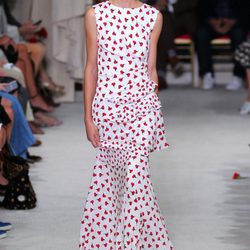 Vestido largo blanco de la colección de primavera/verano 2016 de Oscar de la Renta en Nueva York Fashion Week