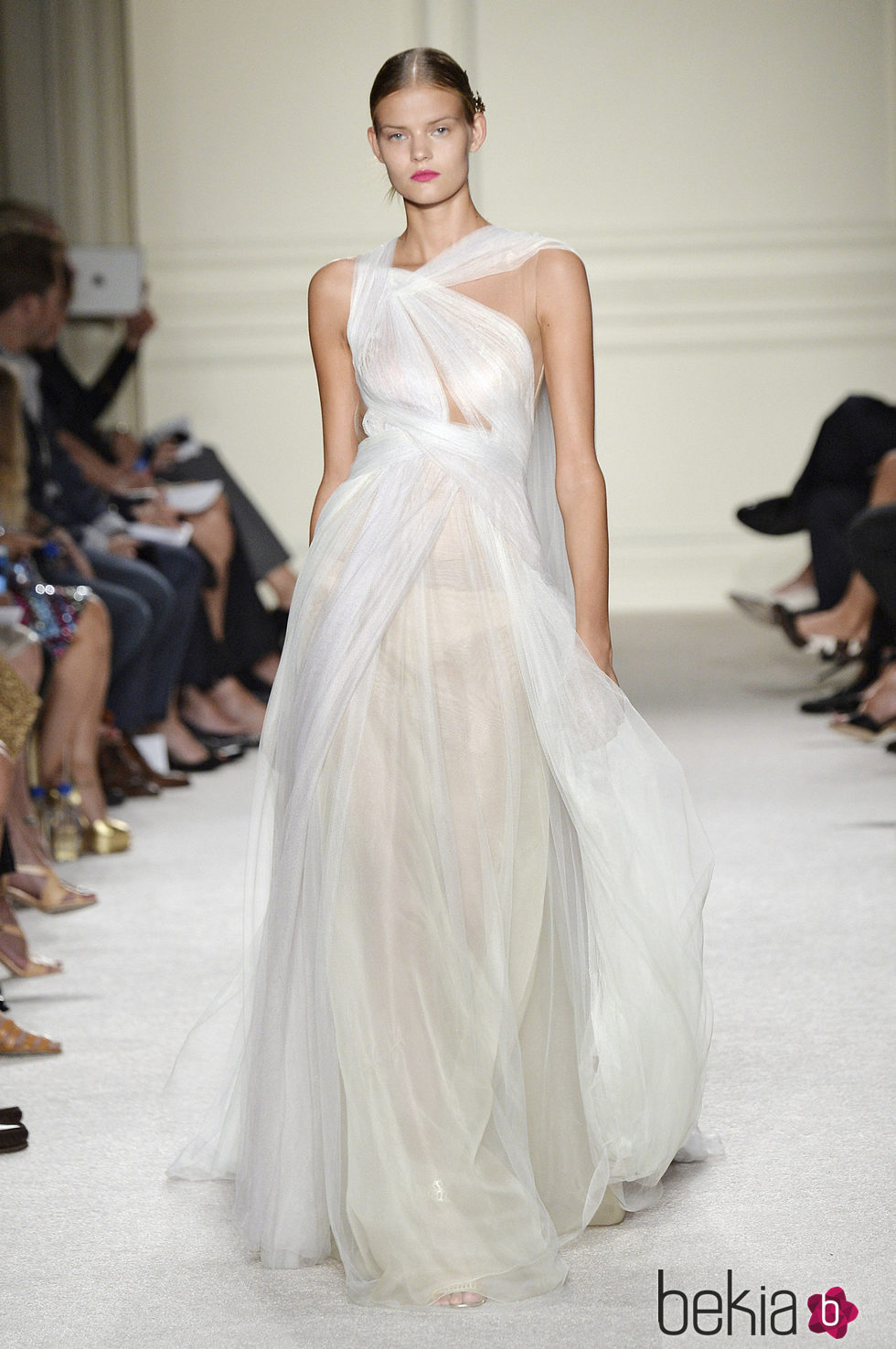 Vestido largo blanco de la colección de primavera/verano 2016 de Marchesa en Nueva York Fashion Week