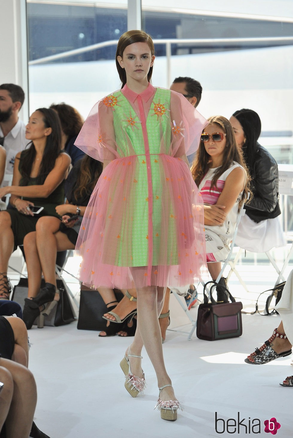 Vestido verde y rosa de la colección de primavera/verano 2016 de Jesús del Pozo en Nueva York Fashion Week