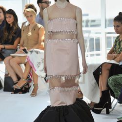 Vestido rosa largo de la colección de primavera/verano 2016 de Jesús del Pozo en Nueva York Fashion Week