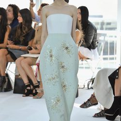 Vestido verde palabra de honor de la colección de primavera/verano 2016 de Jesus del Pozo en Nueva York Fashion Week