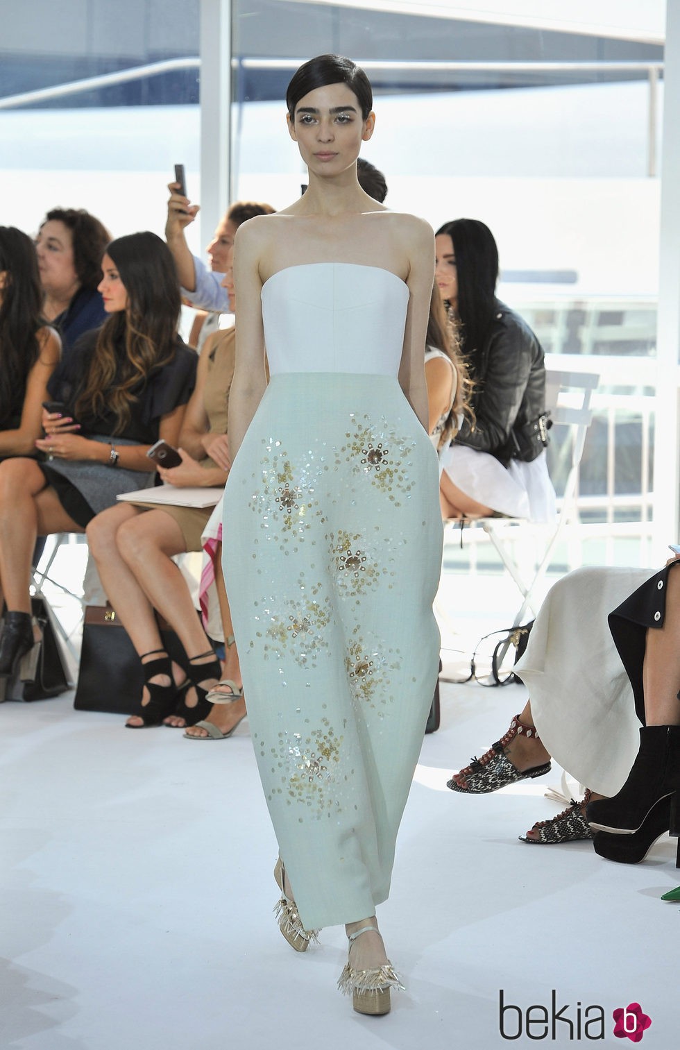 Vestido verde palabra de honor de la colección de primavera/verano 2016 de Jesus del Pozo en Nueva York Fashion Week