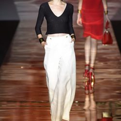 Conjunto blanco y negro de Roberto Verino para primavera/verano 2016 en Madrid Fashion Week