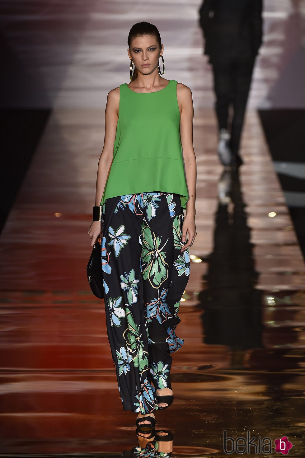 Conjunto de camiseta y pantalón verde de Roberto Verino para primavera/verano 2016 en Madrid Fashion Week