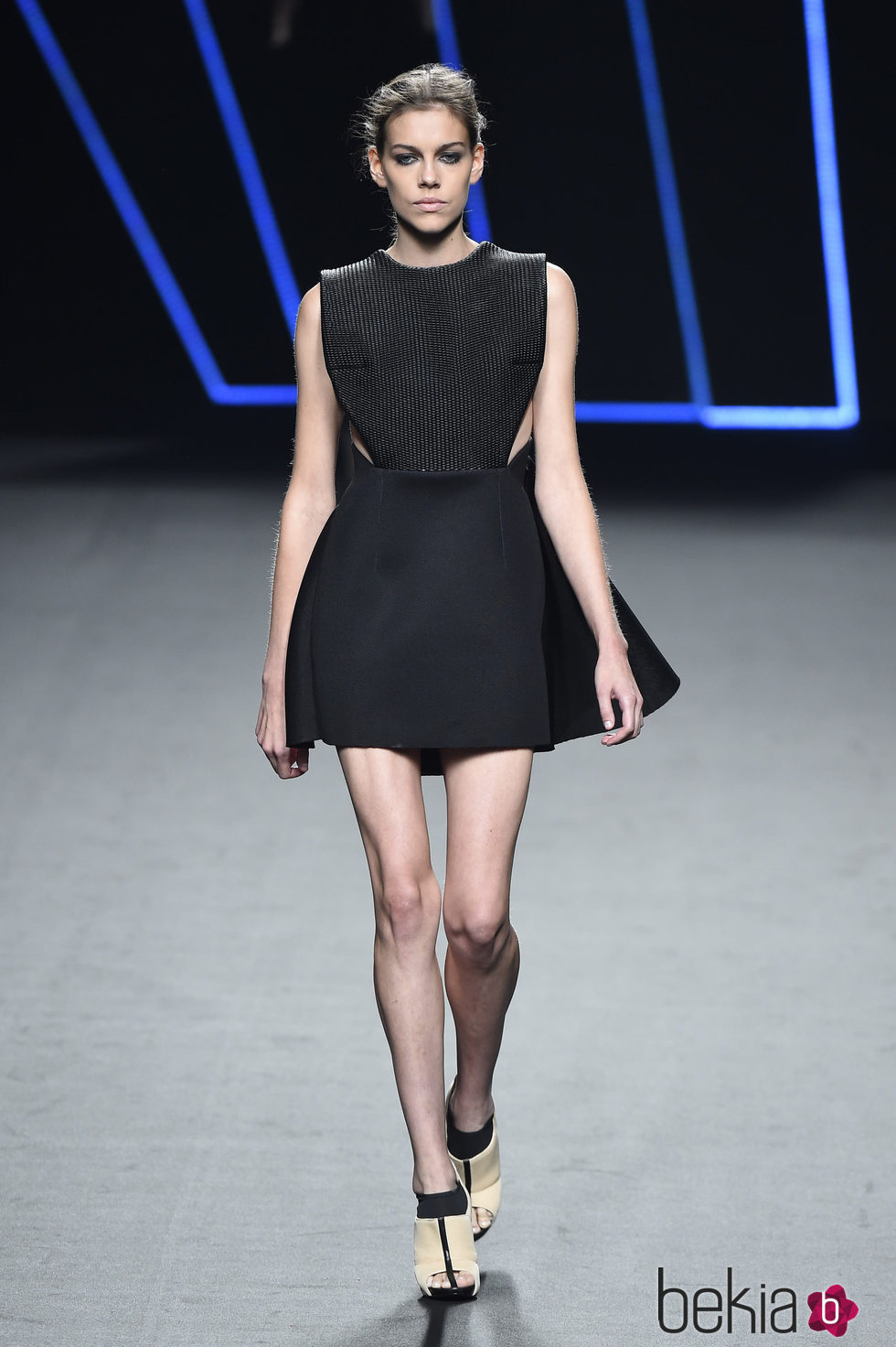 Vestido negro de Amaya Arzuaga para primavera/verano 2015 en Madrid Fashion Week