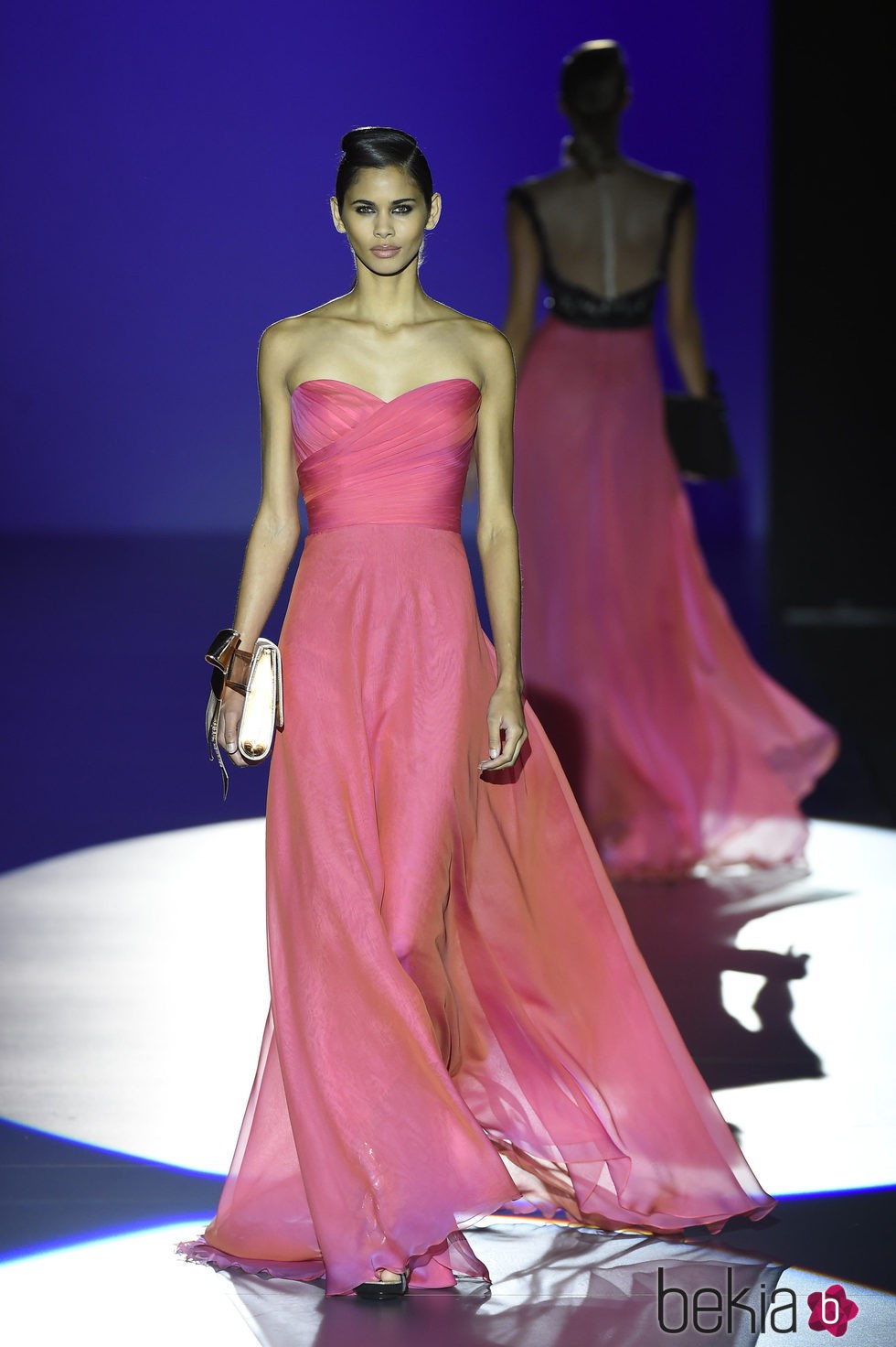 Vestido rosa de Hannibal Laguna para primavera/verano 2016 en Madrid Fashion Week