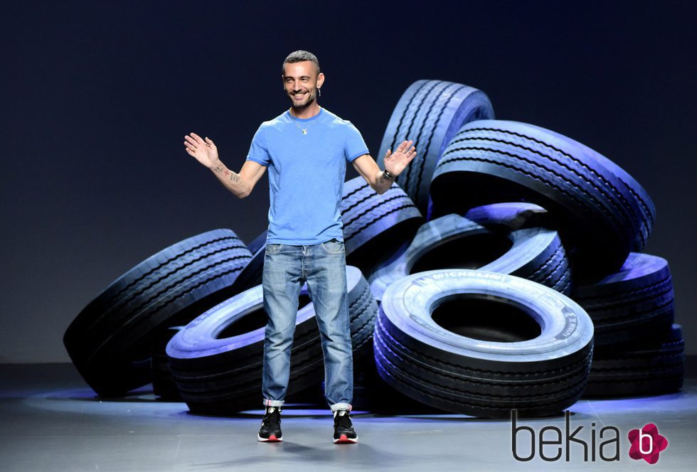 David Delfín tras finalizar la presentación de su nueva colección primavera/verano 2016 en Madrid Fashion Week