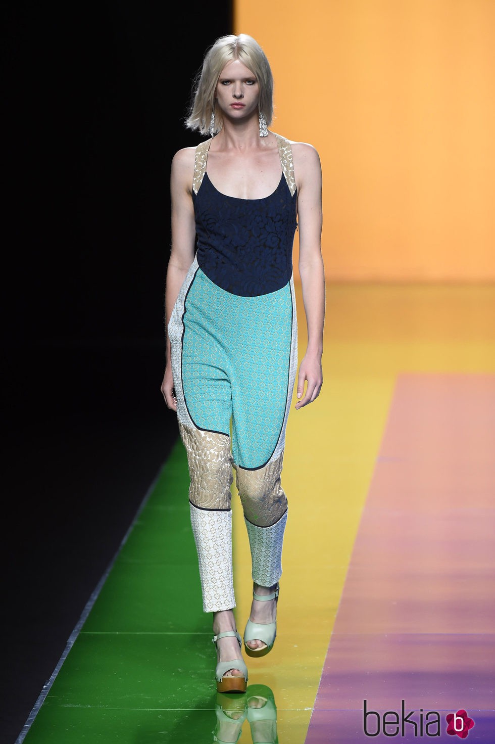 Mono de tonos azules y beige de la colección de primavera/verano 2016 de Ailanto en Madrid Fashion Week