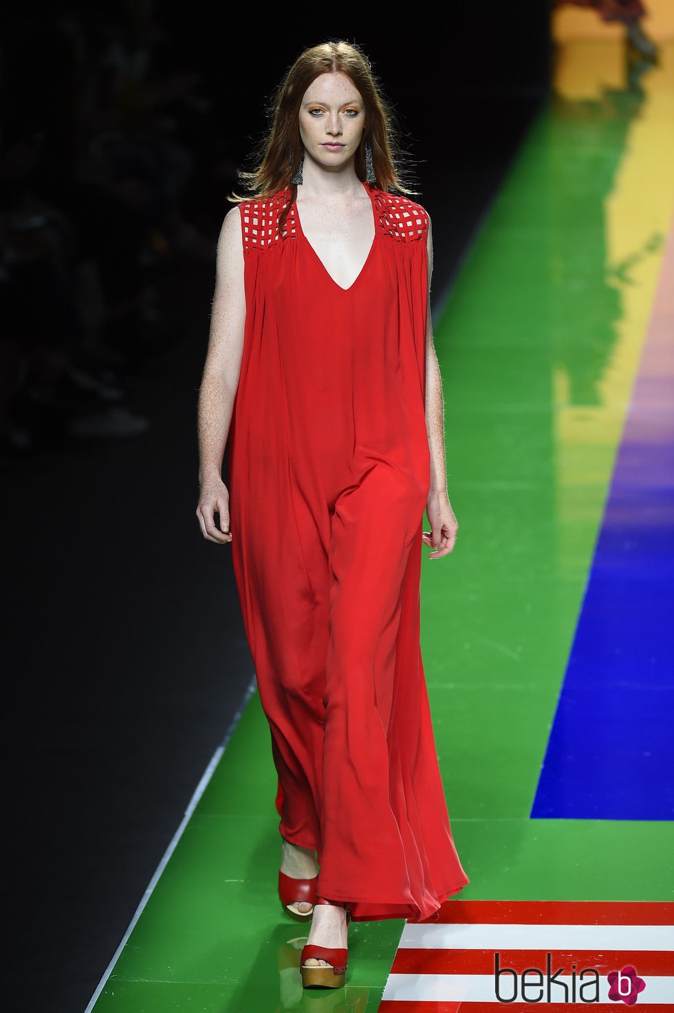 Vestido rojo largo de la colección de primavera/verano 2016 de Ailanto en Madrid Fashion Week