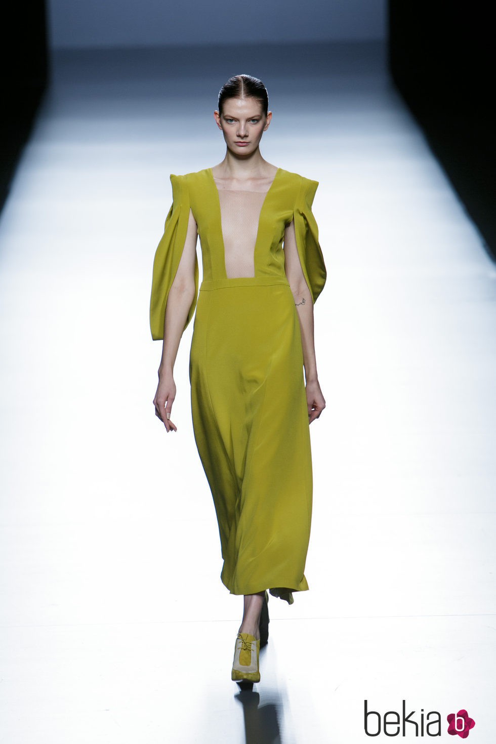 Vestido pistacho de la colección de primavera/verano 2016 de Teresa Helbig en Madrid Fashion Week