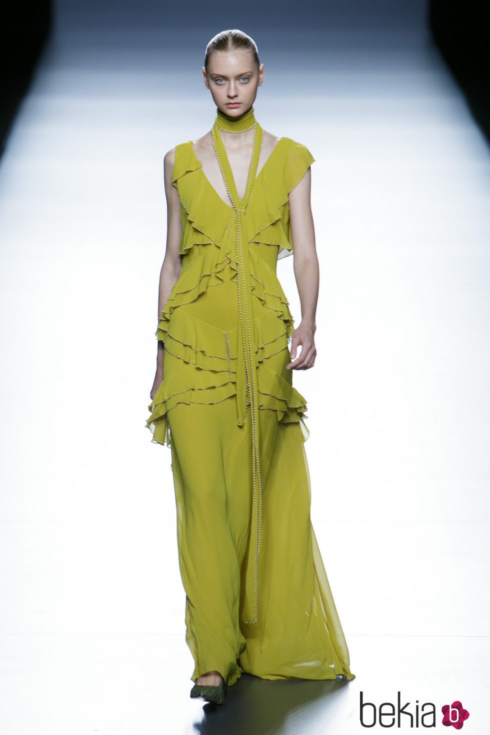 Vestido pistacho largo de la colección de primavera/verano 2016 de Teresa Helbig en Madrid Fashion Week