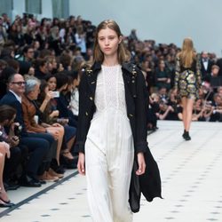 Desfile de la colección de primavera/verano 2016 de Burberry en London Fashion Week