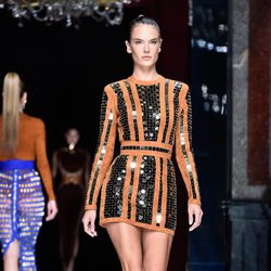 Desfile de la colección primavera/verano 2016 de Balmain en Paris Fashion Week