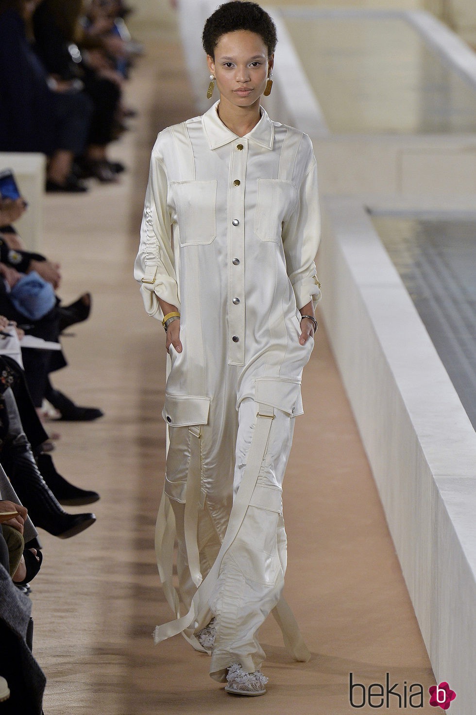 Jumpsuit blanco de la colección primavera/verano 2016 de Balenciaga en Paris Fashion Week