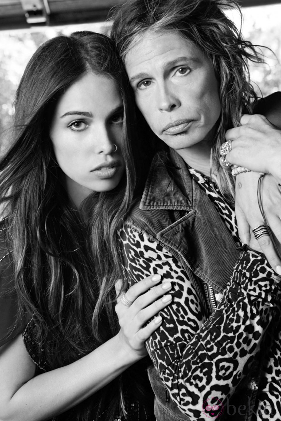 Steven Tyler y su hija Chelsea posan con la colección de Andrew Charles