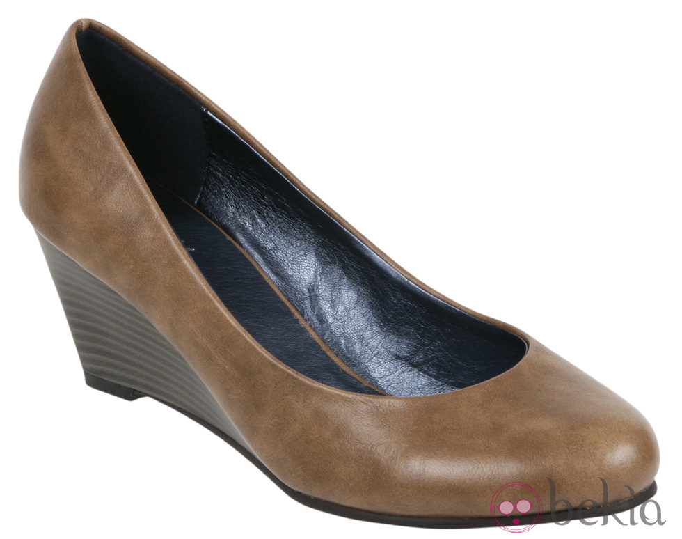 Zapato de salón con cuña de la colección otoño/invierno 2011/2012 de Alex Silva