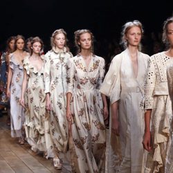 Colección primavera/verano 2016 Alexander McQueen Paris Fashion Week