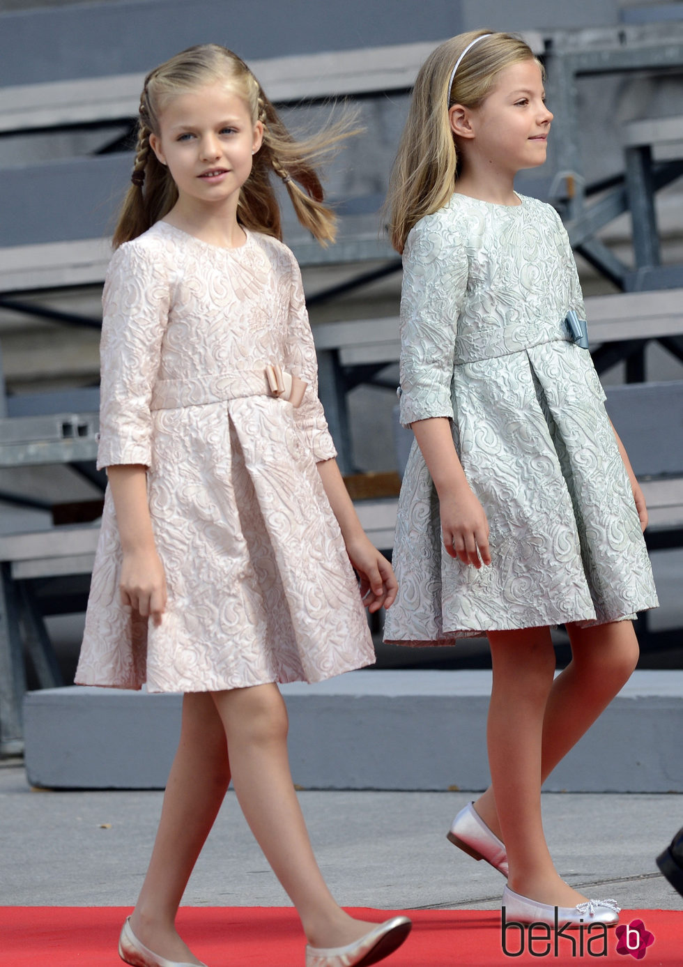 La princesa Leonor con vestido rosa claro