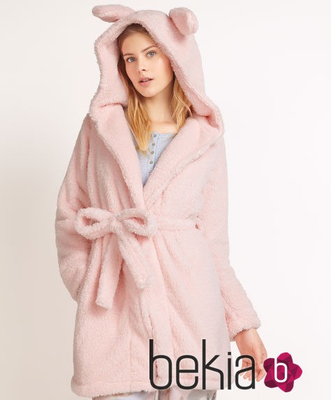 Bata rosa con orejas de la colección otoño/invierno 2015/2016 Sleepwear de Oysho