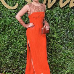 Lady Gaga con vestido coral largo en los British Fashion Awards 2015