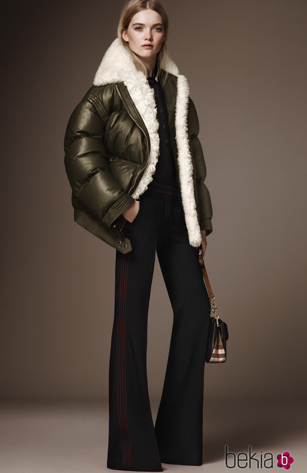 Chaquetón verde de la pre colección otoño/invierno 2015/2016 de Burberry