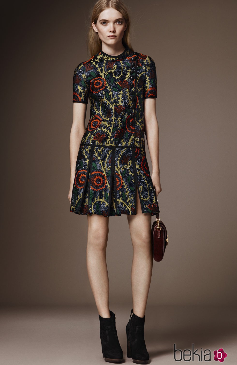 Minivestido negro con estampado floral de la pre colección otoño/invierno 2015/2016 de Burberry