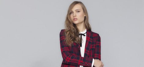 Traje de chaqueta de cuadros rojos y negros de la colección Tartán de Invierno 2015/2016 de Blanco