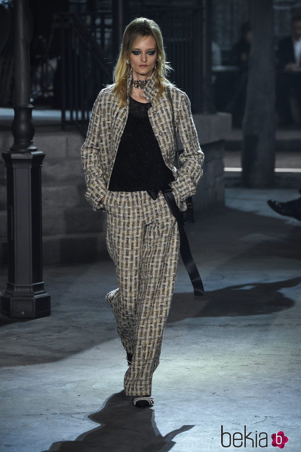 Traje pantalon tweed de la colección 'Métiers d'Art Paris à Rome 2015/2016' de Chanel