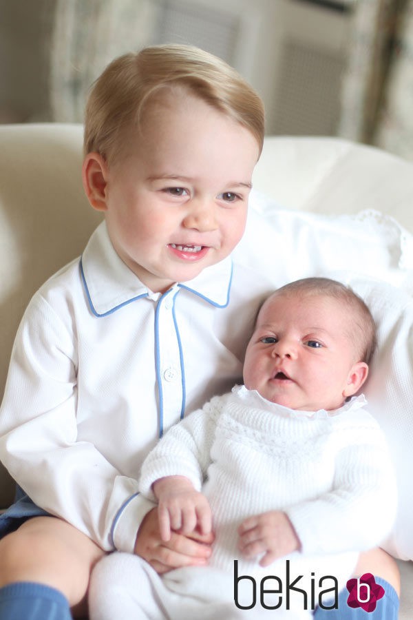 Los príncipes Jorge y Carlota de Cambridge vestidos con moda española