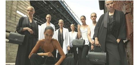 Modelos en total black para la nueva campaña de Givenchy