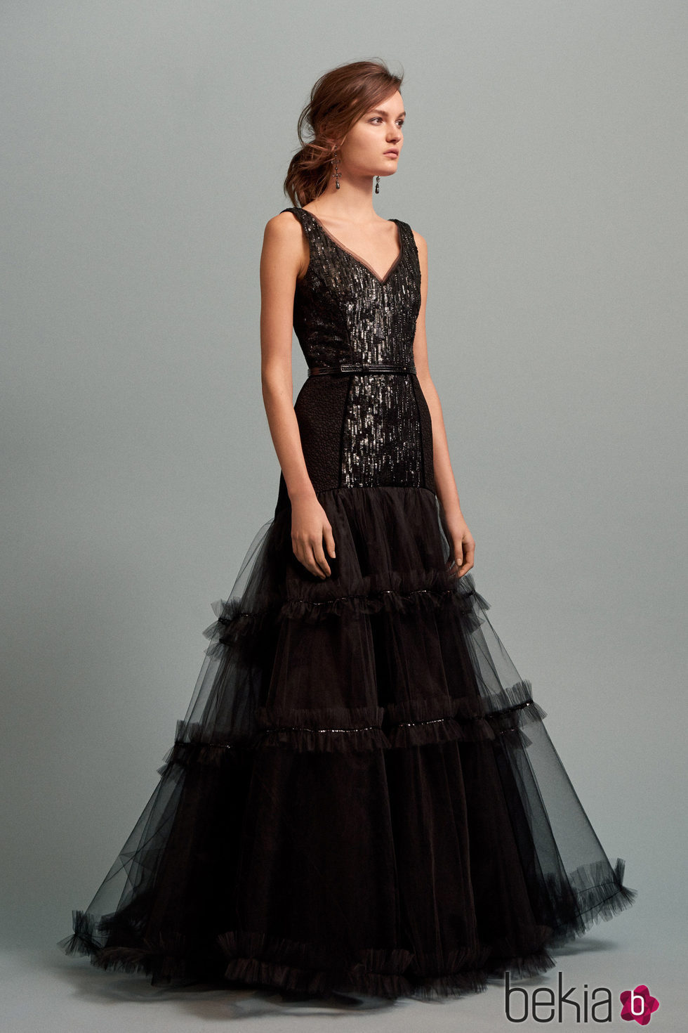 Vestido de gala negro con falda con capas de tul de la colección Pre-Fall 2016 de Oscar de la Renta