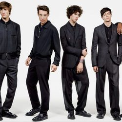 Trajes total black de la nueva colección de Ermenegildo Zegna