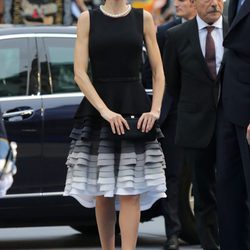 La Reina Letizia con vestido negro de Felipe Varela