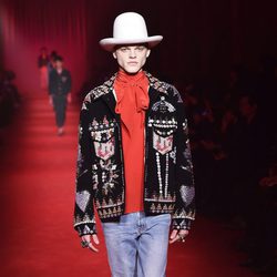 Desfile de Gucci en la semana de la moda de Milán presentando la temporada otoño/invierno 2016/2017