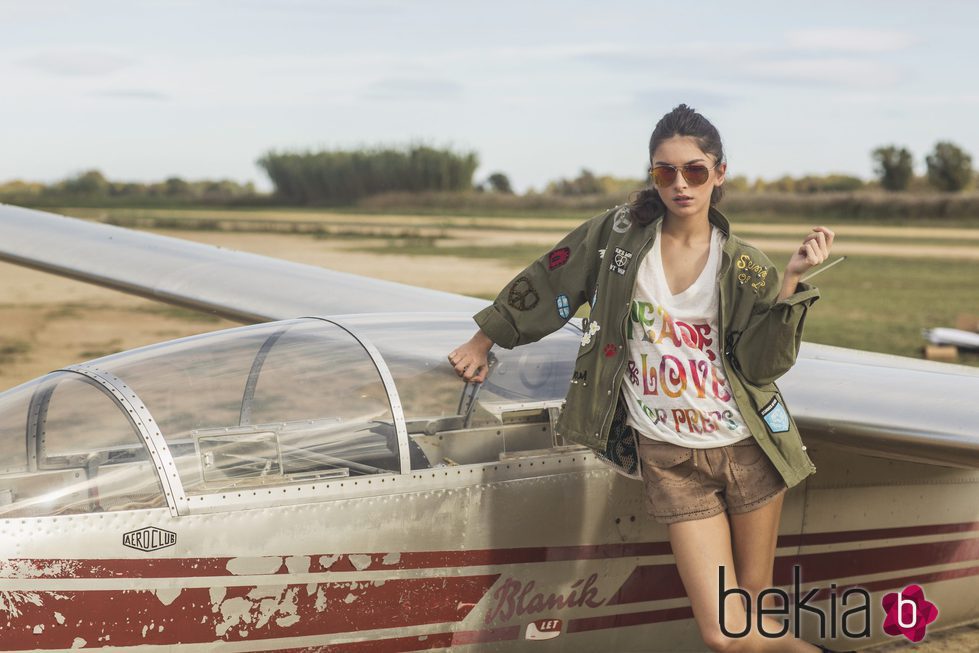 Lucía Rivera Romero con una chaqueta militar de la primavera/verano 2016 de Highly Preppy