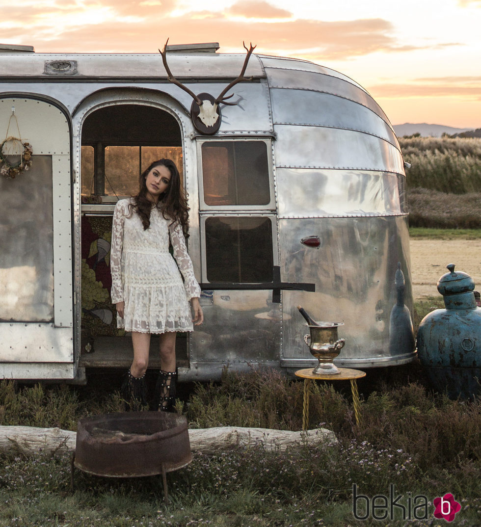 Lucía Rivera Romero con un vestido blanco hippie de la primavera/verano 2016 de Highly Preppy