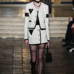 Traje blanco de falda de Alexander Wang en la New York Fashion Week para otoño/invierno 2016/2017