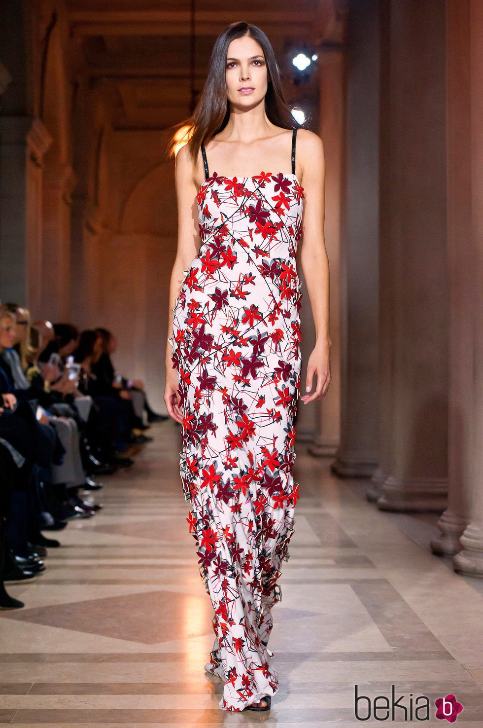 Vestido floral de Carolina Herrera en FW de Nueva York para otoño/invierno 2016/2017