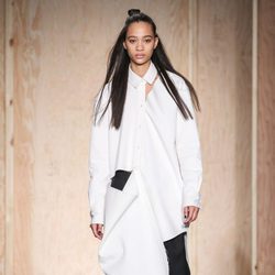 Desfile de DKNY en la Fashion Week de Nueva York para otoño/invierno 2016/2017