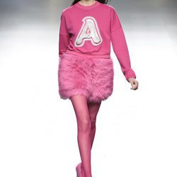 Look fucsia de Ágatha Ruiz de la Prada en la FW de Madrid para otoño/invierno 2016/2017