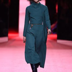 Vestido verde liso de Juanjo Oliva en la FW de Madrid otoño/invierno 2016/2017