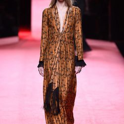 Vestido naranja de Juanjo Oliva en la FW de Madrid otoño/invierno 2016/2017