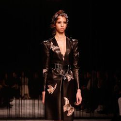 Desfile de Alexander McQueen en la Fashion Week de Londres para otoño/invierno 2016/2017