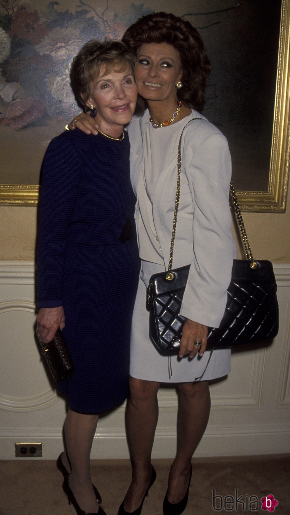 Nancy Reagan y Sophia Loren en el hotel Beverly Wilshire en Beverly Hills 