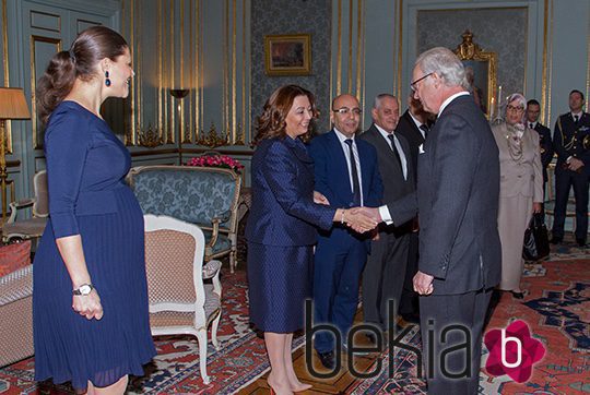 La Princesa Victoria de Suecia con un vestido azul de Seraphine