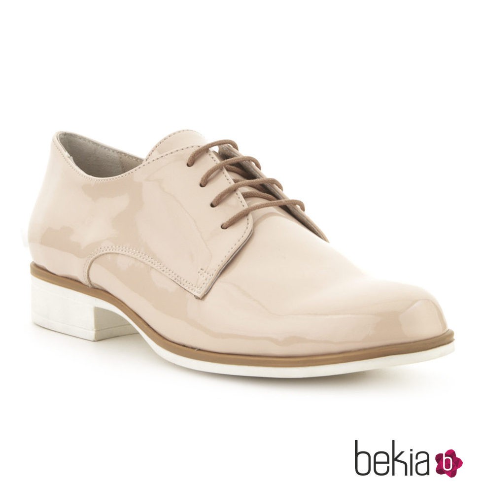 Zapatos charolados rosa palo de la colección primavera/verano 2016 de Merkal