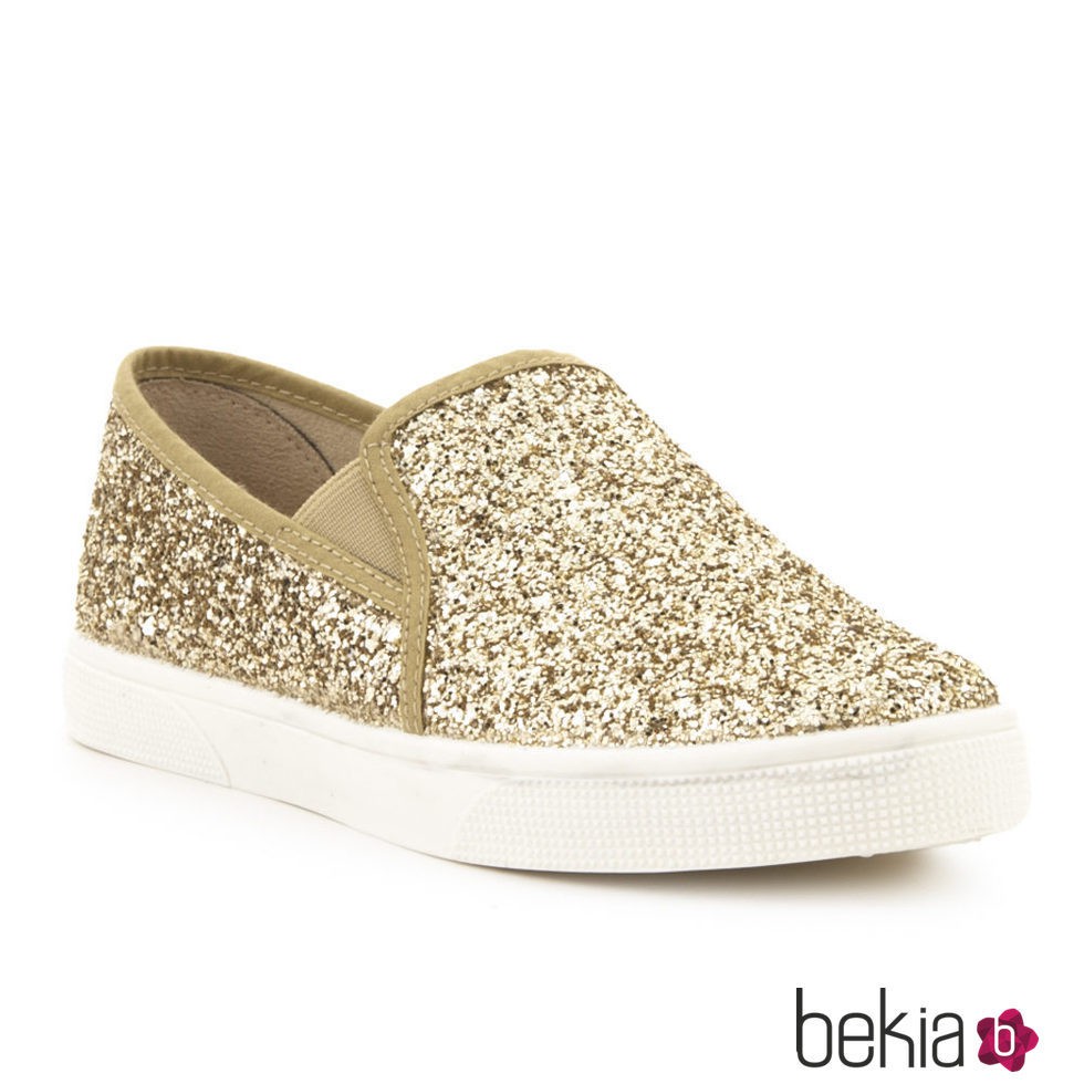 zapato con brillantes dorados de la colección primavera/verano 2016 de Merkal