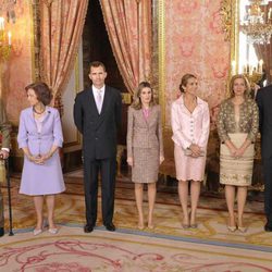 Looks Día de la Hispanidad: La Familia Real al completo en el Palacio Real